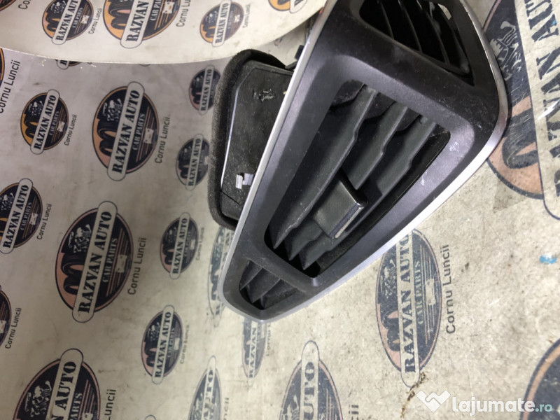 Grila ventilatie stanga Ford Focus 3 2012