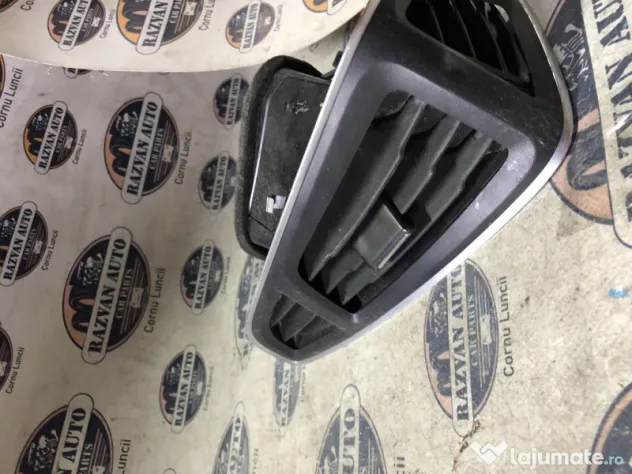 Grila ventilatie stanga Ford Focus 3 2012