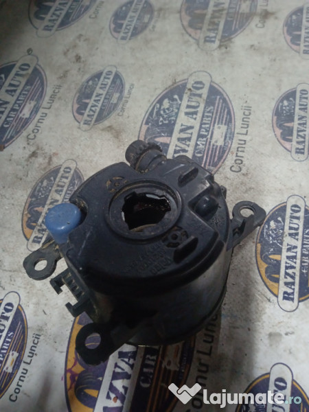 Proiector stanga Ford Focus 2 2010