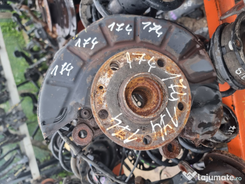 Fuzeta stanga fata Skoda Superb 2 2.0 Motorina 2013