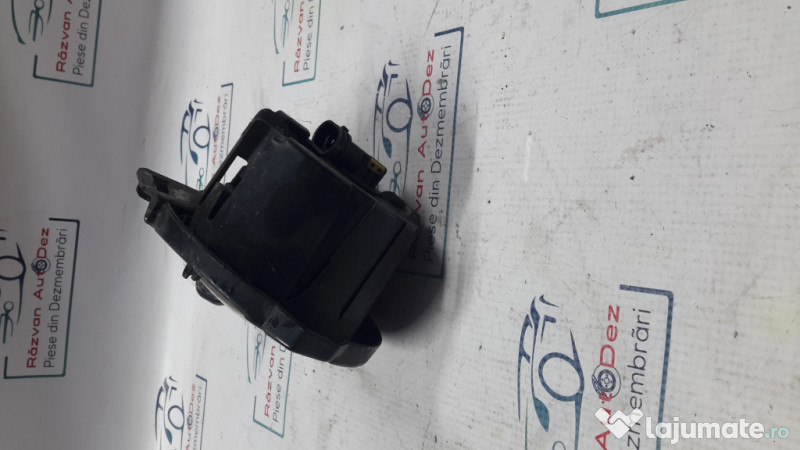 Proiectoare dreapta Nissan Juke 2012
