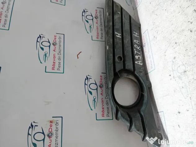 Grila proiector stanga Opel Astra H 2011