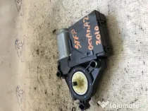 Motoras macara stanga fata Skoda Octavia 2 2010