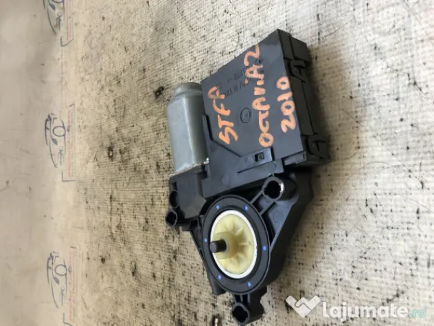 Motoras macara stanga fata Skoda Octavia 2 2010
