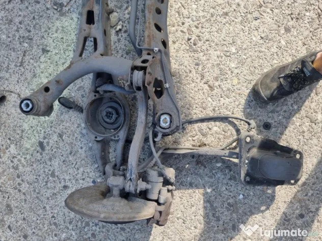 Punte spate Volkswagen Passat B8 Berlina 2016