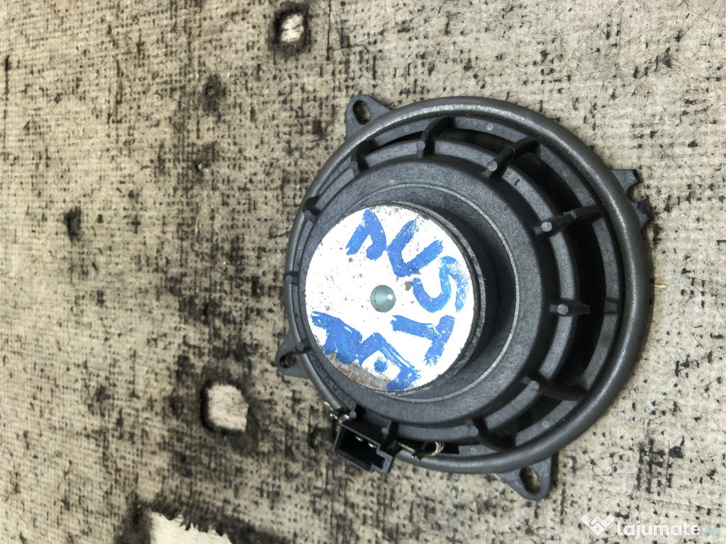 Boxa stanga spate Dacia Duster 2014