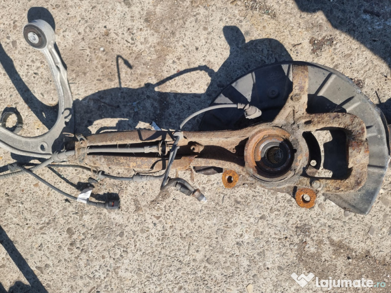 Fuzeta dreapta fata Volkswagen Touareg 3.0 Motorina 2012