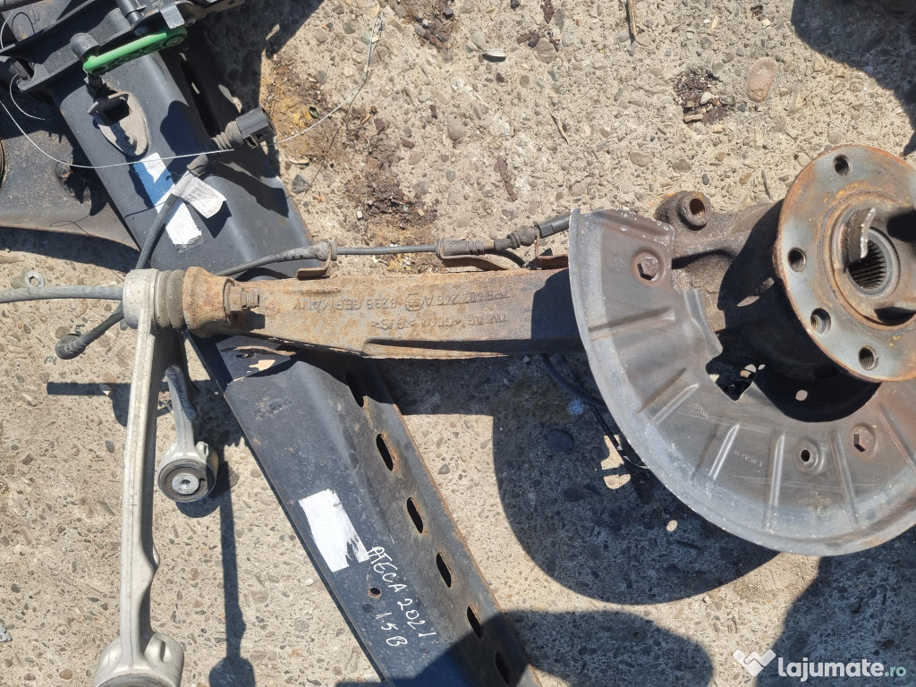 Fuzeta dreapta fata Volkswagen Touareg 3.0 Motorina 2012