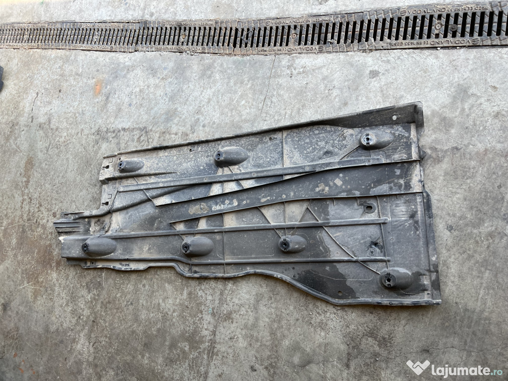 Scut lateral dreapta Skoda Octavia 3 2016