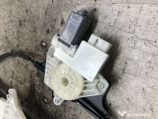 Macara geam stanga spate Volkswagen Passat B8 2016