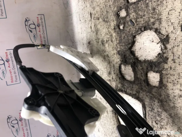Macara geam dreapta spate Volkswagen Passat B8 2016