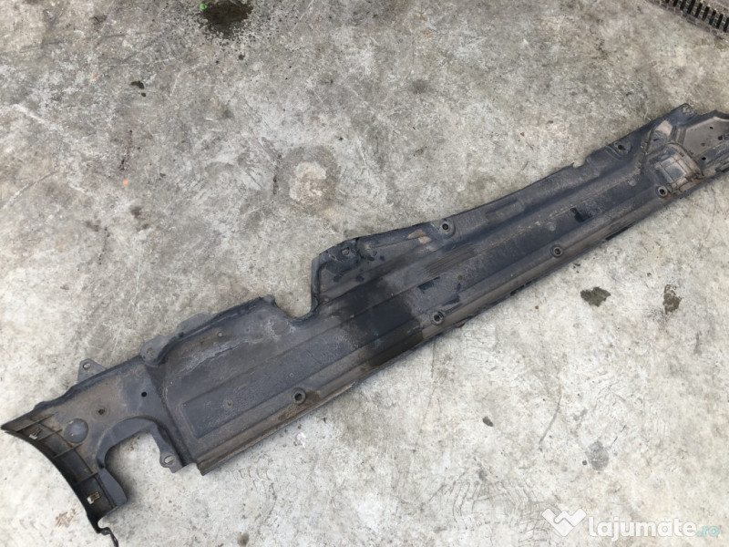 Scut lateral stanga Volkswagen Touareg 2012