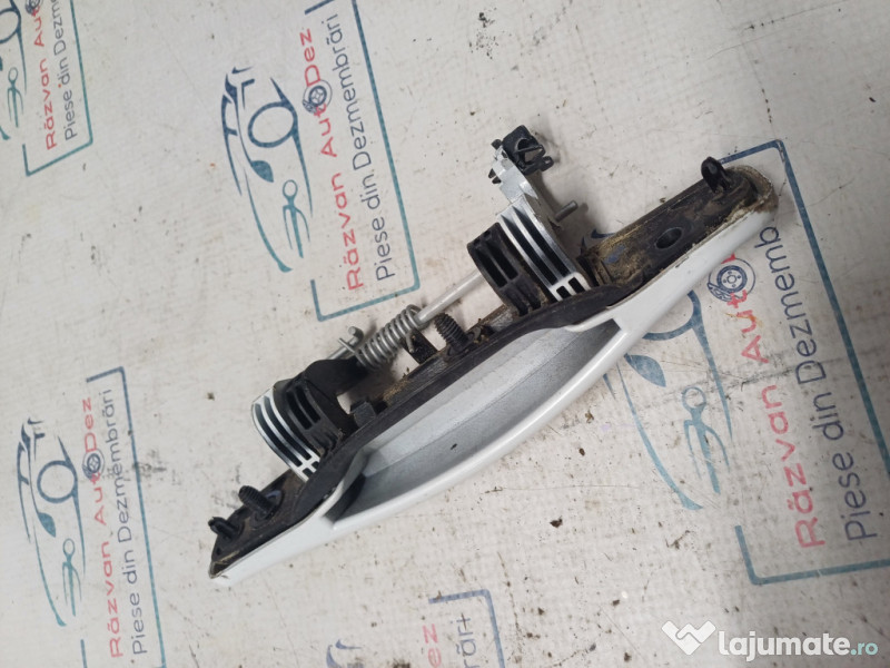 Maner exterior dreapta fata Dacia Duster - Benzina 2013