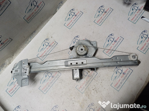 Macara geam dreapta fata Dacia Duster - Motorina 2013