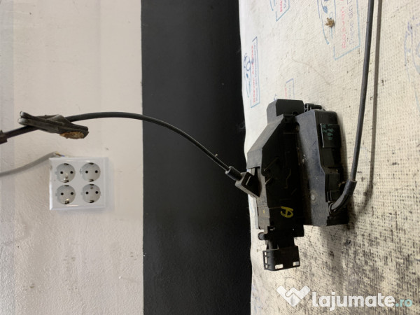 Broasca stanga spate Peugeot 3008 - Motorina 2010