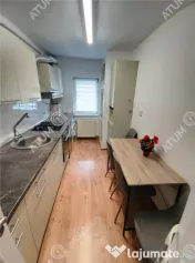 Apartament renovat cu 3 camere 2 bai si pivnita in Sibiu 