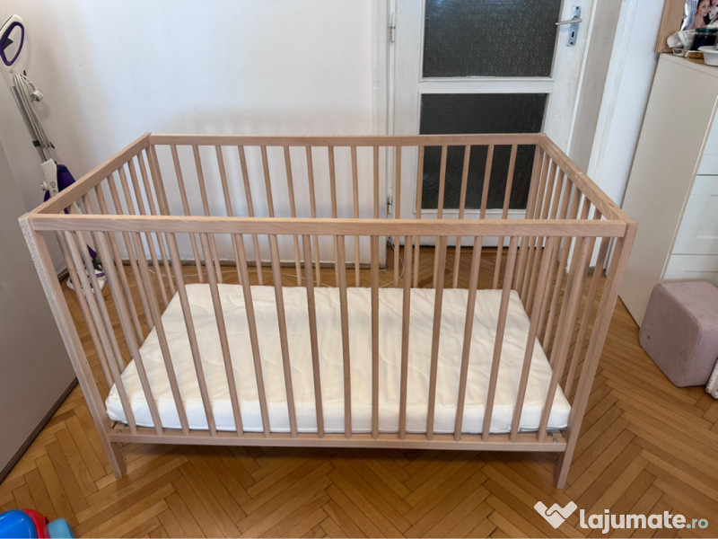 Pat bebe ikea din lemn si saltea din spuma