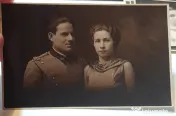 8 foto vechi de familie, tip carte poștală, ateliere maramureșene 