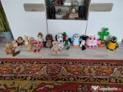 Jucarii de plus de diferite marimi 