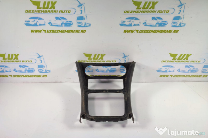 Ornament bord rama trim a1766809700 Mercedes-Benz GLA-Class