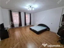 Apartament la casa cu 2 camere si pivnita in Centrul Istoric