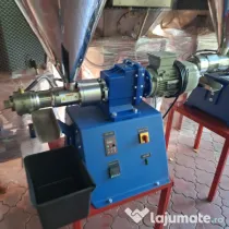 Presa ulei 220V, 2.1Kw 14kg pana la 20kg seminte tocate pe ora