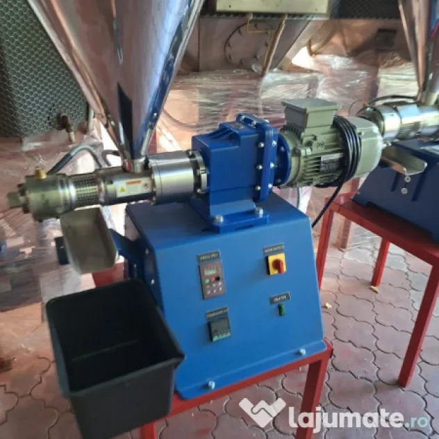 Presa ulei 220V, 2.1Kw 14kg pana la 20kg seminte tocate pe ora