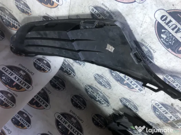 Grila proiector stanga Volkswagen Jetta 2012