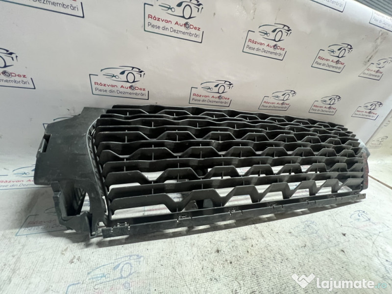 Grila bara fata Dacia Duster 2019