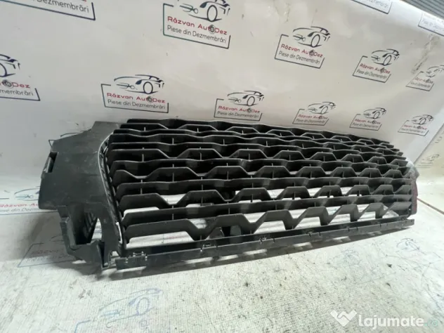 Grila bara fata Dacia Duster 2019
