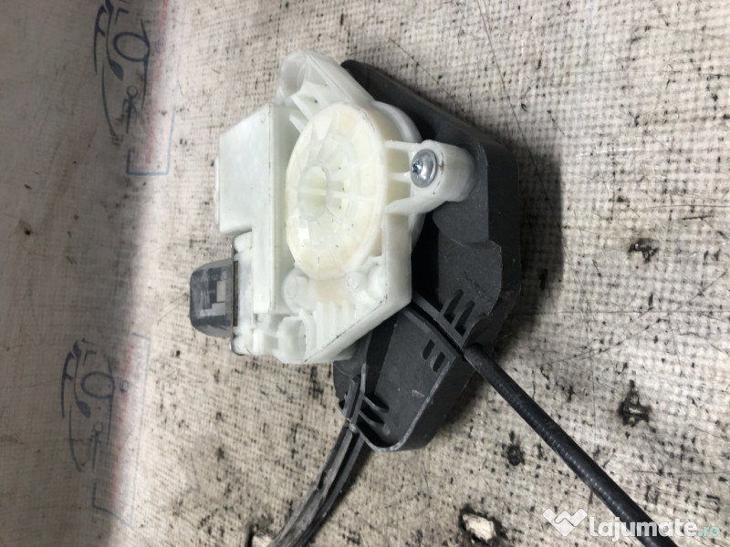 Macara geam stanga spate Skoda RAPID 2012