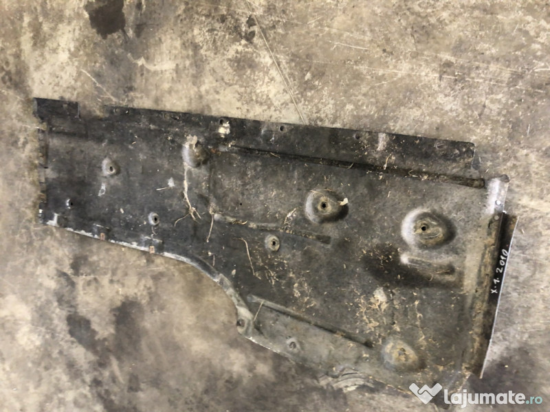 Scut lateral stanga BMW X1 2010