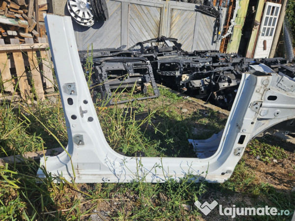 Prag dreapta tabla Dacia Duster 2019