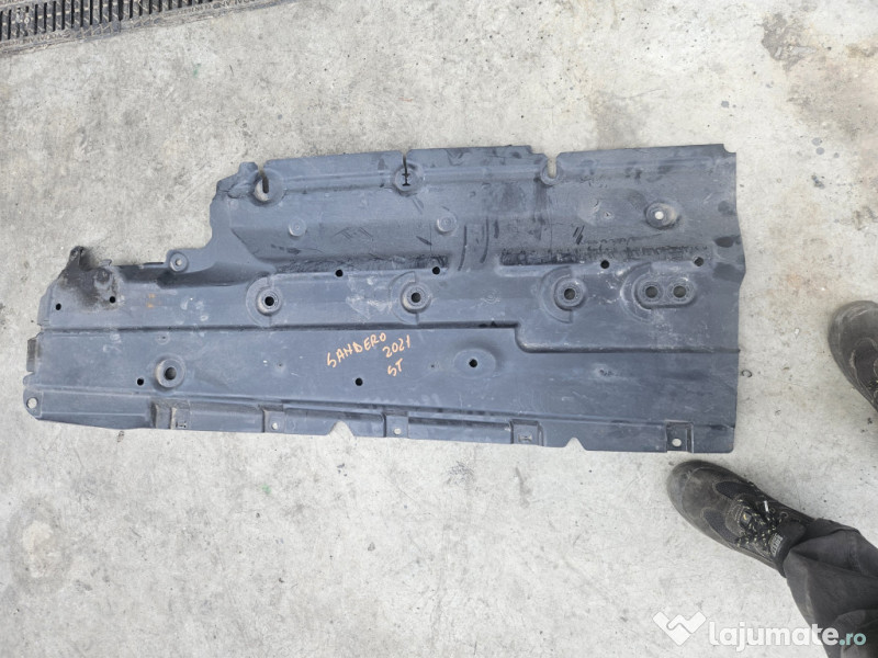 Scut lateral stanga Dacia Sandero 3 Stepway 2021