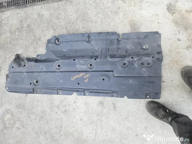 Scut lateral stanga Dacia Sandero 3 Stepway 2021