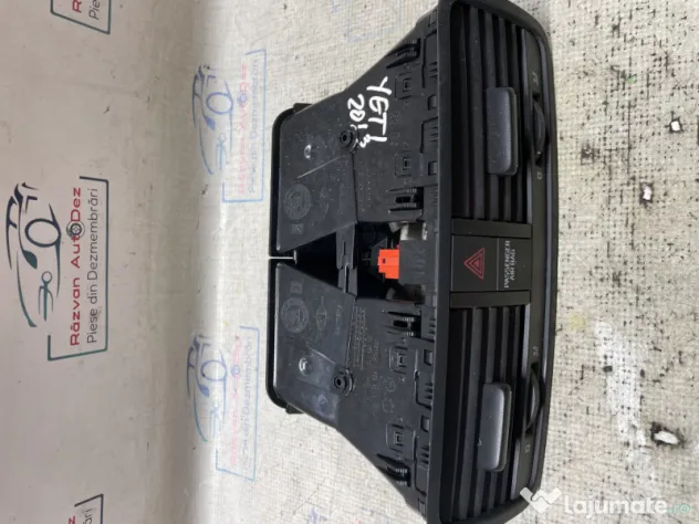 Grila ventilatie centrala Skoda Yeti 2.0 Motorina 2015