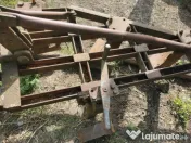 Plug cu patru brazde 