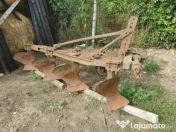 Plug cu patru brazde 