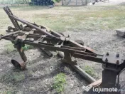 Plug cu patru brazde 