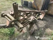 Plug cu patru brazde 