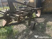 Plug cu patru brazde 