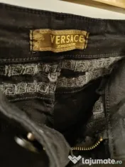 Blugi Versace în stare foarte bună 