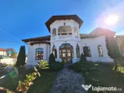 Vila cu piscina - teren generos și potențial multifuncțional 