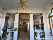 Vila cu piscina - teren generos și potențial multifuncțional 