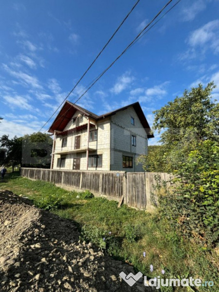 Casa individuala 240mp, semifinisat, loc.Dolhasca