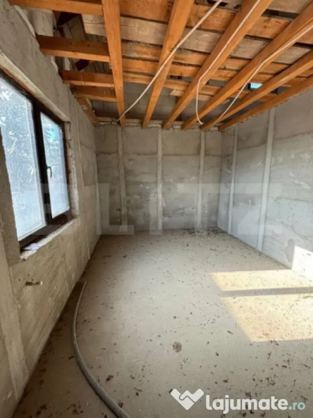 Casa individuala 240mp, semifinisat, loc.Dolhasca