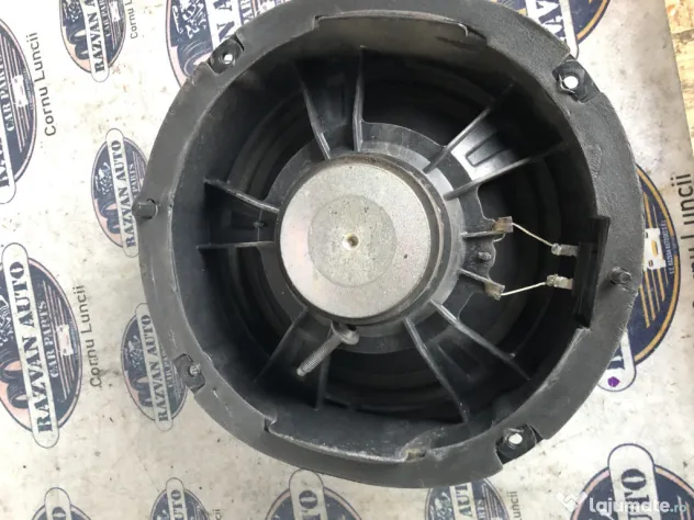 Boxa stanga fata Audi A4 B9