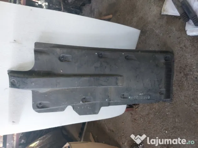 Scut lateral stanga Skoda Rapid Spaceback 2014