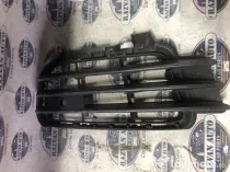 Grila centrala dreapta Volkswagen Touareg 2012