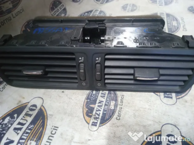 Grila ventilatie centrala Volkswagen Passat CC 2010